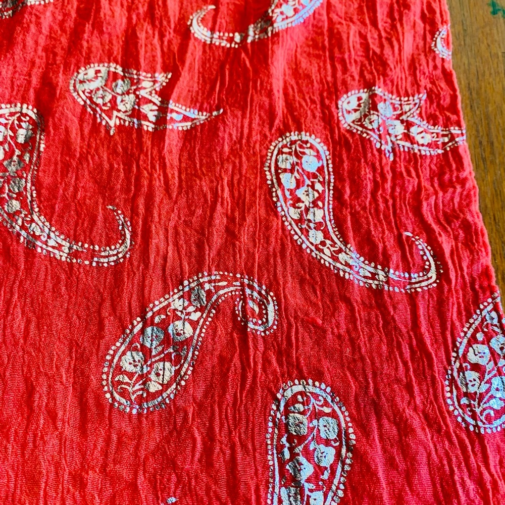 Vibrant coral silver paisley patterned Scarf shawl - Picture 4 of 6